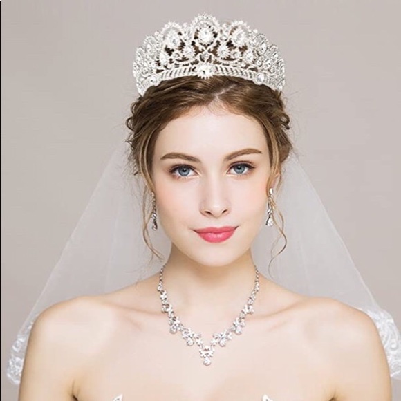 Diamond rhinestone silver tone wedding tiara